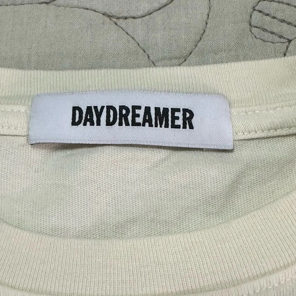 NWOT Daydreamer Loretta Lynn in Concert Tour Tee Size S w/small smudge - Picture 5 of 9